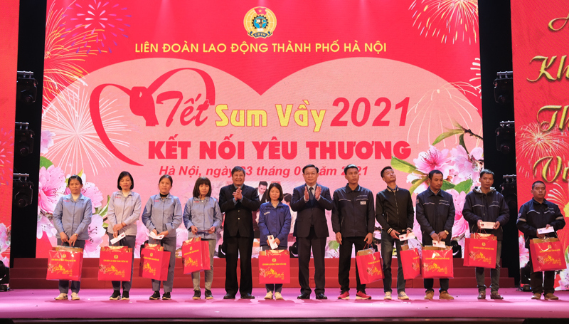 Những hình ảnh ấn tượng tại chương trình "Tết sum vầy 2021" - Ảnh 1