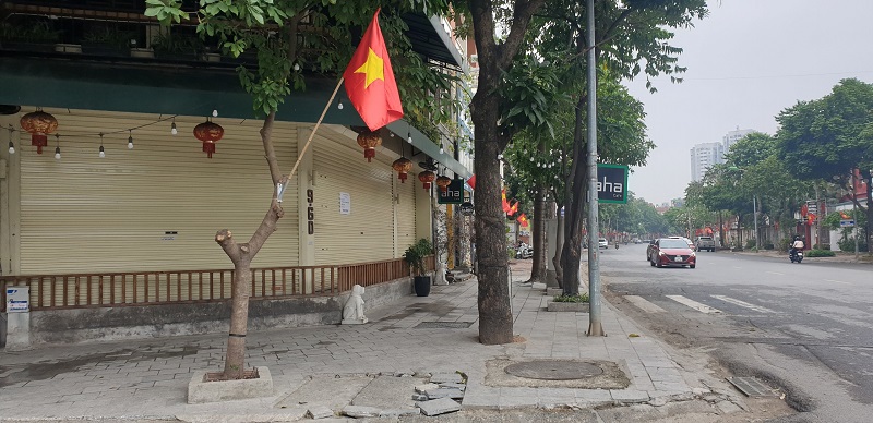 Hà Nội: Nhiều cửa hàng chưa khai Xuân, lác đác quán ăn đường phố, cà phê vẫn mở cửa - Ảnh 5