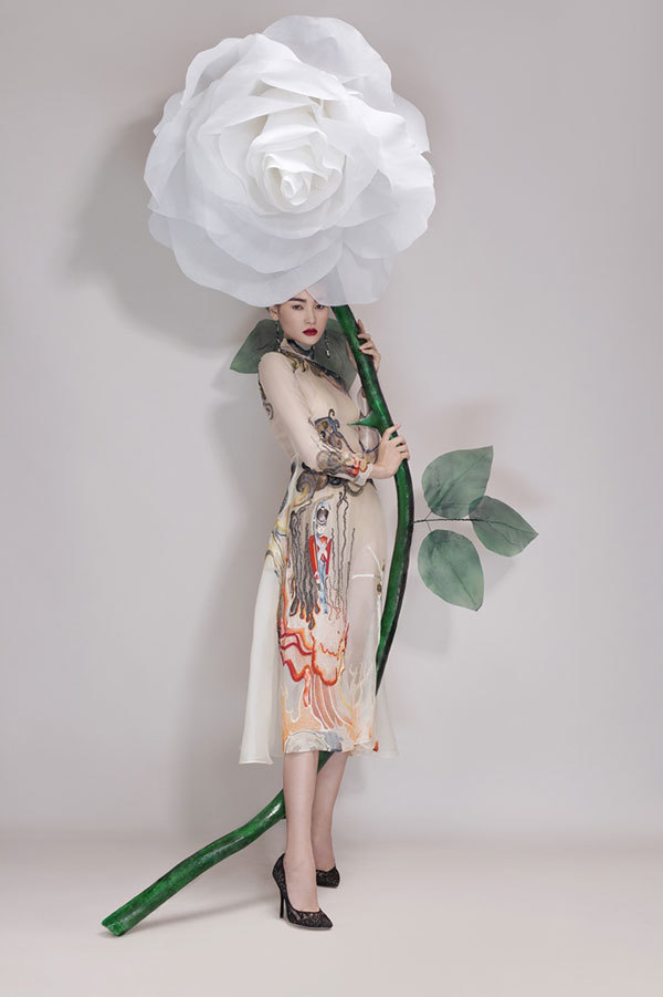 Đại diện Việt Nam tại Asia’s next top model “lột xác” bên hoa khổng lồ - Ảnh 4