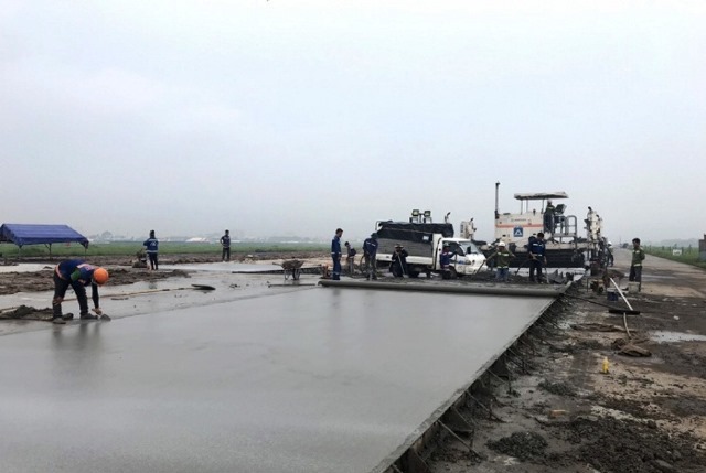 Dự án sửa đường băng sân bay Nội Bài đã hoàn thành 98% - Ảnh 1