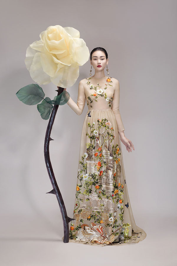 Đại diện Việt Nam tại Asia’s next top model “lột xác” bên hoa khổng lồ - Ảnh 5