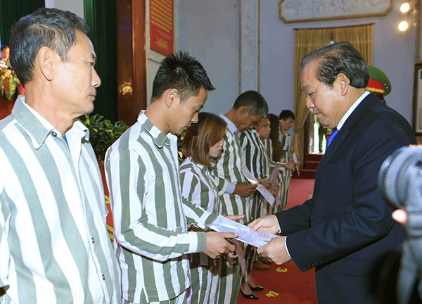 Phó Thủ tướng Trương Hòa Bình dự lễ công bố quyết định đặc xá - Ảnh 1