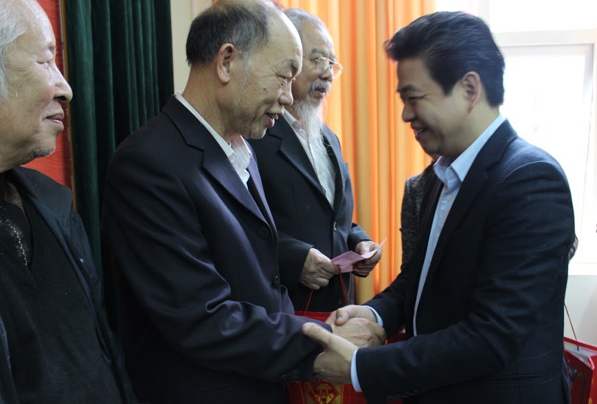 Trao 110 suất quà Tết cho các gia đình chính sách quận Thanh Xuân - Ảnh 4