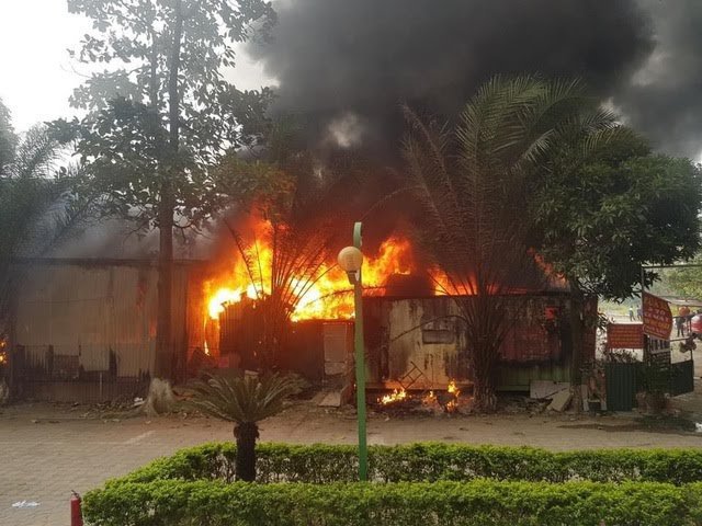 Thanh Trì: Cháy lớn tại bãi gửi xe gần chung cư CT5 Yên Xá - Ảnh 2