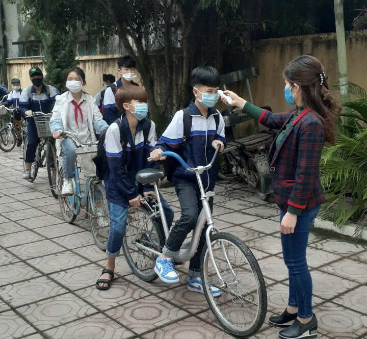 Hà Nội: Ngày đầu trở lại trường của học sinh sau kỳ nghỉ dài 30 ngày - Ảnh 7