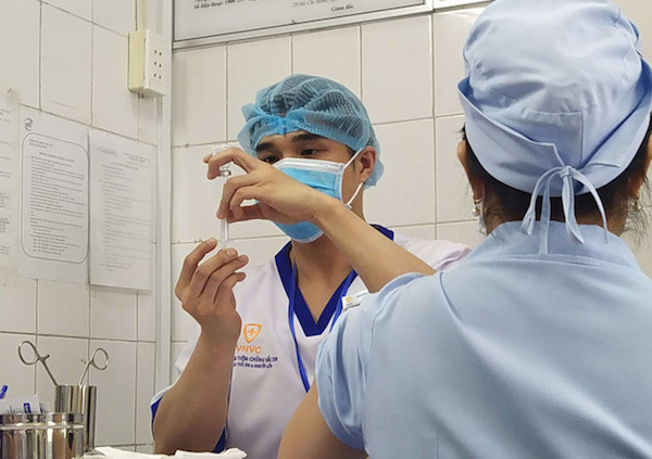 Bệnh viện Bệnh Nhiệt đới TP Hồ Chí Minh tiêm vaccine Covid-19 - Ảnh 6