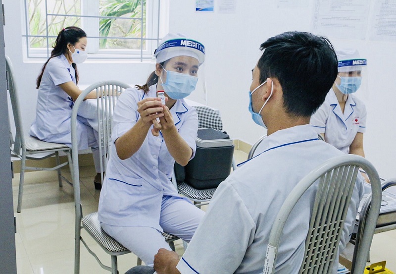 Quận Thanh Xuân: 165 đối tượng ưu tiên được tiêm vaccine phòng Covid-19 - Ảnh 2