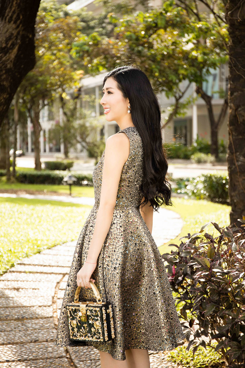 Hoa hậu Điện ảnh Thanh Mai rực rỡ dưới nắng - Ảnh 10