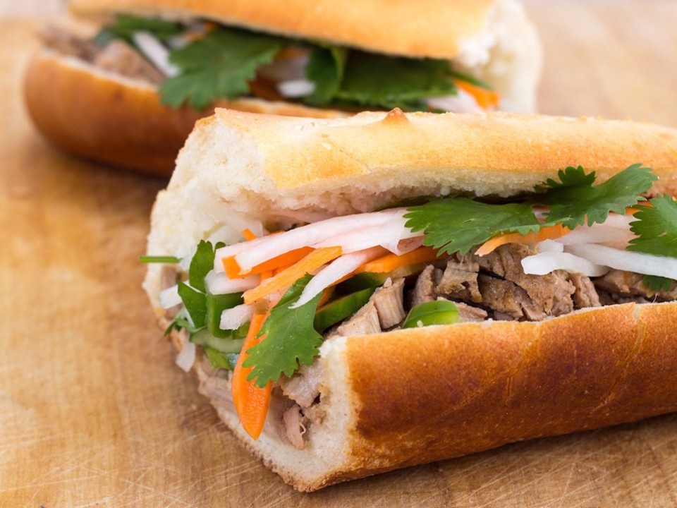 Bánh mì Sài Gòn đứng dầu danh sách món ăn đường phố biểu tượng của thế giới - Ảnh 1