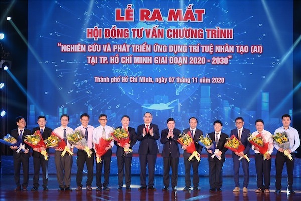 TP Hồ Chí Minh: Chuyển đổi số mạnh mẽ nhưng vẫn chậm hơn so với thế giới - Ảnh 2