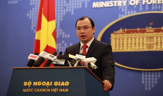Việt Nam đang xác minh thông tin Trung Quốc triển khai vũ khí tại đảo nhân tạo - Ảnh 1