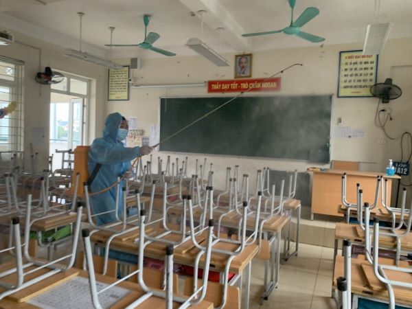 Hà Nội: Các trường học tổng vệ sinh, xây dựng phương án đón học sinh trở lại trường - Ảnh 3