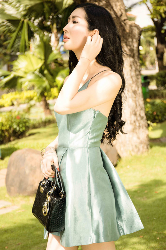 Hoa hậu Điện ảnh Thanh Mai rực rỡ dưới nắng - Ảnh 7
