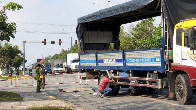 Tai nạn giao thông mới nhất hôm nay 29/12: Nam sinh bị kéo lê trên đường trước khi tử vong dưới bánh xe tải - Ảnh 3