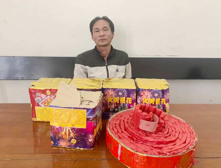 Hà Nội: Công an huyện Thường Tín liên tiếp bắt giữ các vụ tàng trữ, vận chuyển pháo nổ - Ảnh 1