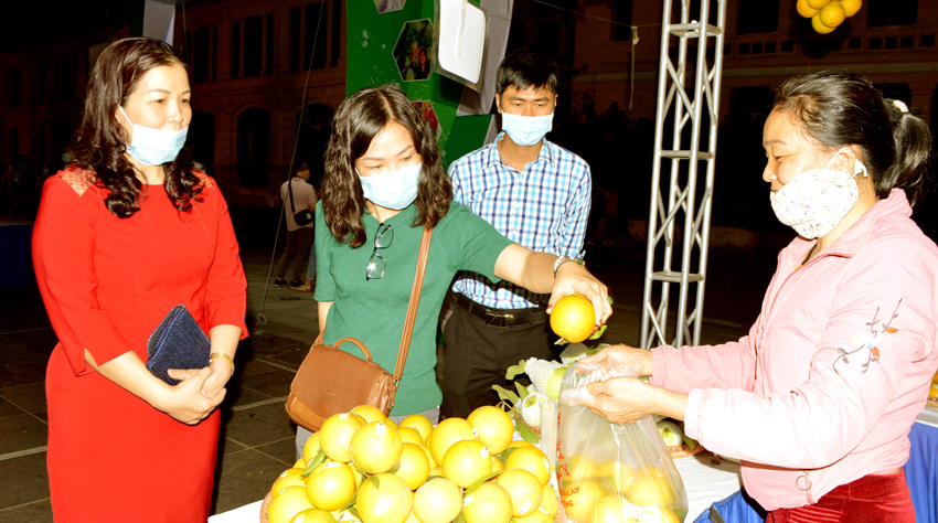 Tuần hàng trái cây, nông sản các tỉnh, thành phố tại Hà Nội 2020 - Ảnh 1