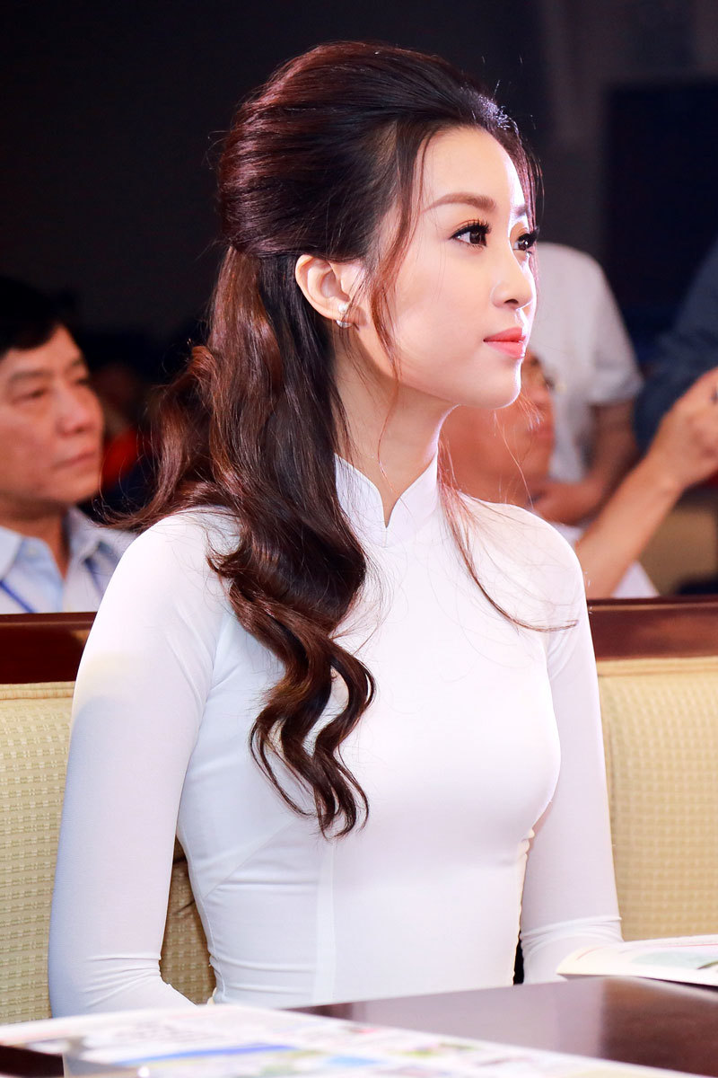 Hoa hậu Mỹ Linh khoe vẻ đẹp tinh khôi, dịu dàng - Ảnh 5