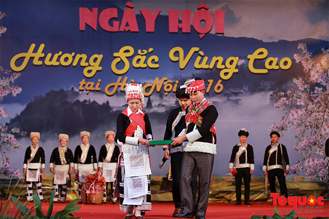 Cận cảnh đám cưới truyền thống của người Dao tại Hà Nội - Ảnh 11