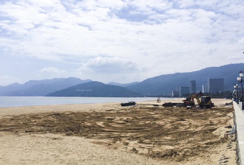 Bình Định: Đã tháo dỡ công trình không phép trên bãi biển Quy Nhơn - Ảnh 1