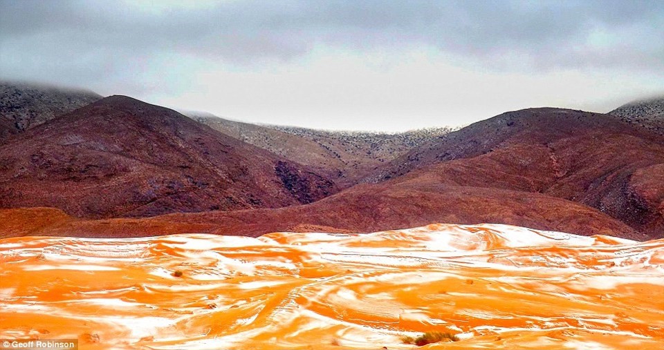 Tuyết lại rơi ở sa mạc Sahara: Tuyệt phẩm của “mẹ thiên nhiên” - Ảnh 3