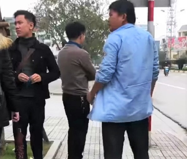 Hà Tĩnh: Triệu tập tài xế xe 'dù' giả xe buýt hành hung khách - Ảnh 2