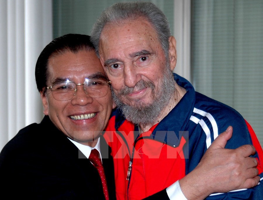 Lãnh tụ Cuba Fidel Castro với các vị lãnh đạo Việt Nam - Ảnh 6