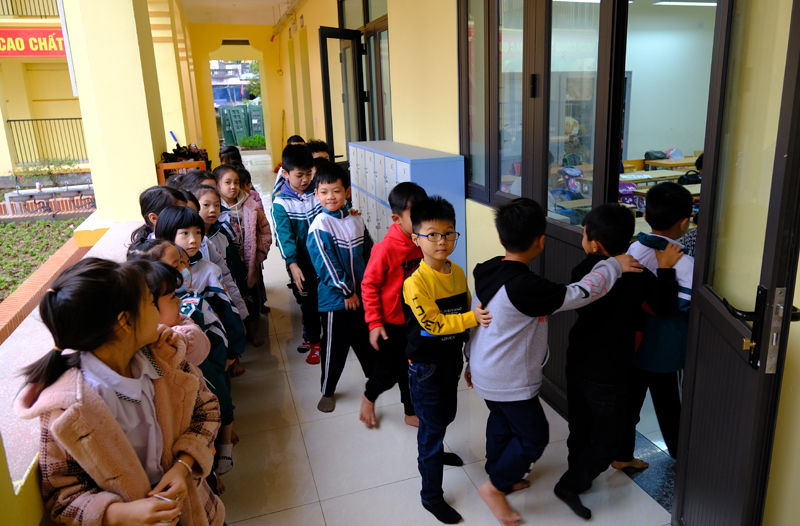 Hà Nội: Ngày đầu trở lại trường của học sinh sau kỳ nghỉ dài 30 ngày - Ảnh 10