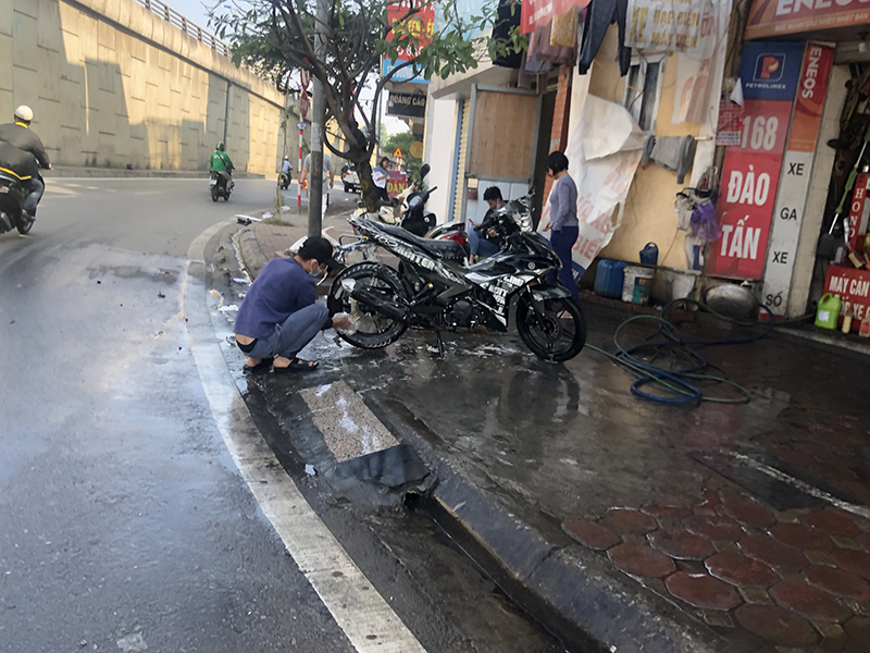 Hà Nội: Dịch vụ rửa xe quá tải, “hét” giá ngày cuối cùng năm Canh Tý - Ảnh 5
