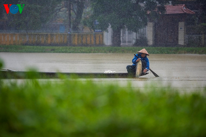 Cố đô Huế hiu hắt những ngày mưa lụt - Ảnh 11