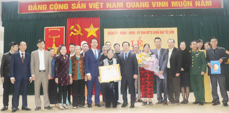 Truy tặng danh hiệu vinh dự Nhà nước “Bà mẹ Việt Nam Anh hùng” cho mẹ Vương Thị Hồ - Ảnh 1