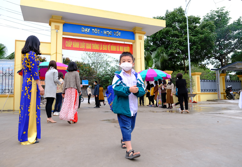 Hà Nội: Ngày đầu trở lại trường của học sinh sau kỳ nghỉ dài 30 ngày - Ảnh 1