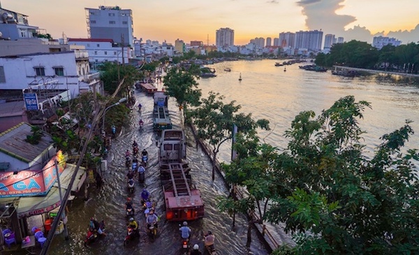 TP Hồ Chí Minh: Triều cường tiếp tục dâng cao, người dân chật vật lưu thông trên đường - Ảnh 3