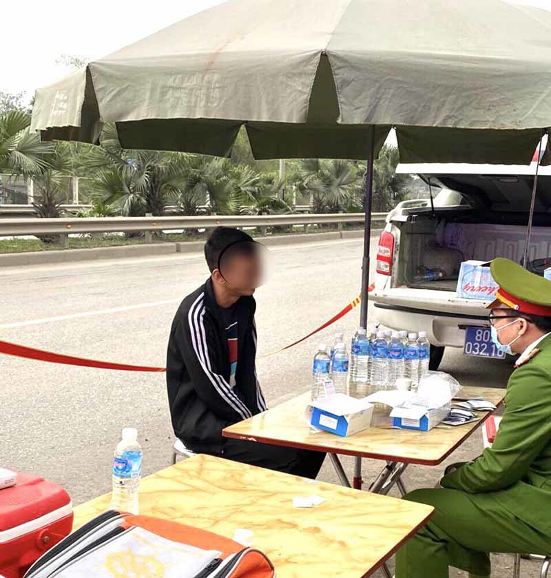 Phát hiện lái xe dương tính với ma túy trên cao tốc Hà Nội - Thái Nguyên - Ảnh 1