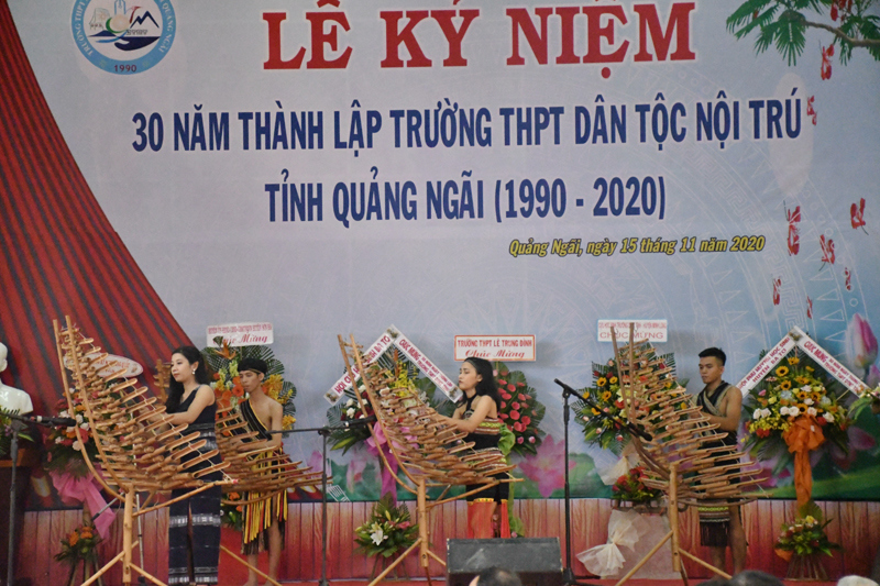Trường THPT Dân tộc nội trú tỉnh Quảng Ngãi kỷ niệm 30 năm thành lập - Ảnh 1