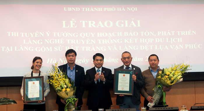 Hà Nội trao giải thưởng quy hoạch bảo tồn làng nghề Vạn Phúc và Bát Tràng - Ảnh 1