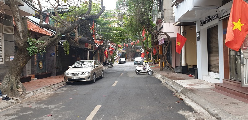 Hà Nội: Nhiều cửa hàng chưa khai Xuân, lác đác quán ăn đường phố, cà phê vẫn mở cửa - Ảnh 4