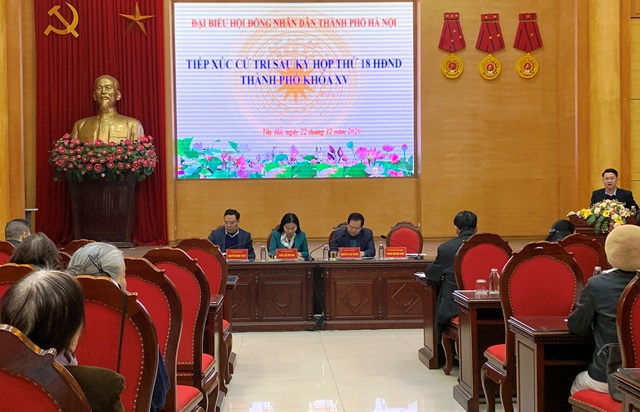 Đại biểu HĐND TP Hà Nội tiếp xúc cử tri quận Tây Hồ sau kỳ họp thứ 18 - Ảnh 1
