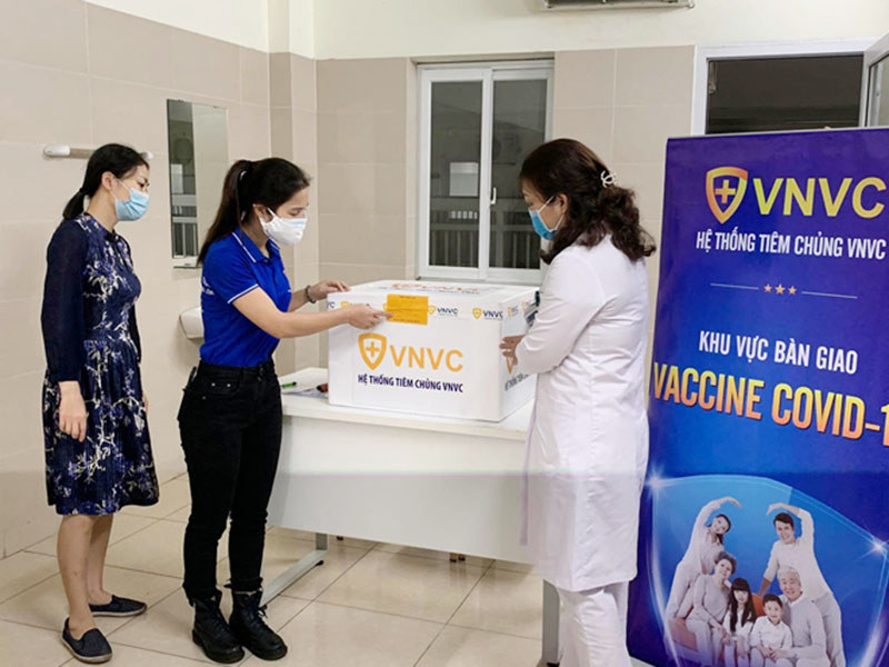 Hà Nội ngày đầu triển khai tiêm vaccine Covid-19 - Ảnh 17