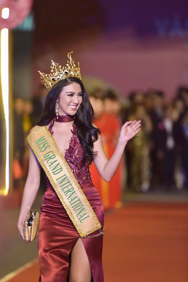 Hoa hậu Hòa bình Quốc tế 2016 duyên dáng trong áo dài Việt Nam - Ảnh 8