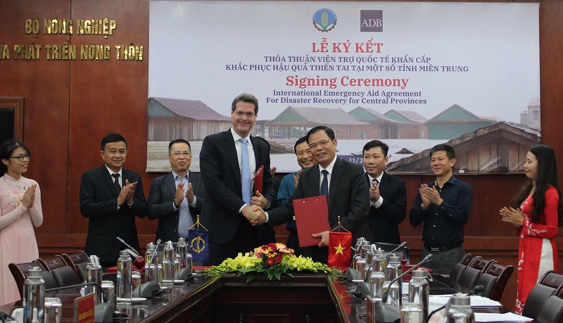 ADB viện trợ không hoàn lại 2,5 triệu USD cho Việt Nam khắc phục hậu quả lũ lụt miền Trung - Ảnh 1