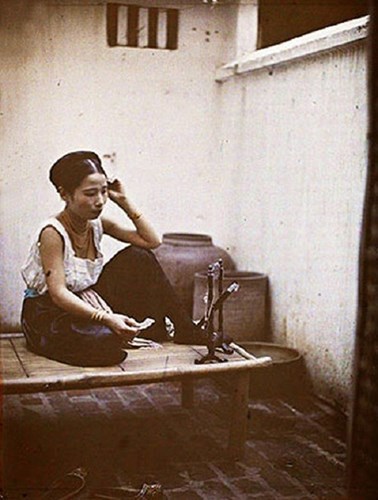 Vẻ đẹp giản dị của phụ nữ Việt Nam những năm 1910 - Ảnh 9