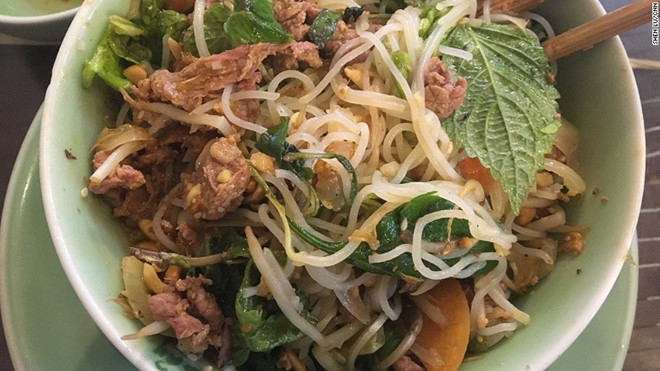 CNN gọi tên 10 món ăn đường phố mang tính biểu tượng của Việt Nam - Ảnh 4
