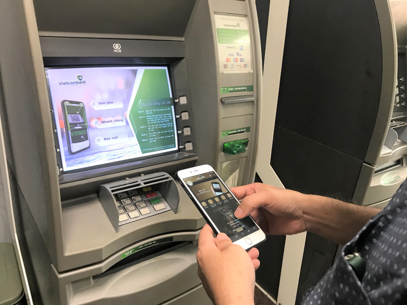 Rút tiền bằng mã QR trên ATM - dịch vụ gia tăng trong chiến lược số hóa của Vietcombank - Ảnh 1