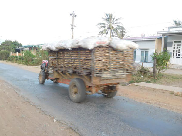 Huyện Krông Bông (Đắk Lắk): Xe “quá đát” tham gia giao thông gây nguy hiểm - Ảnh 3