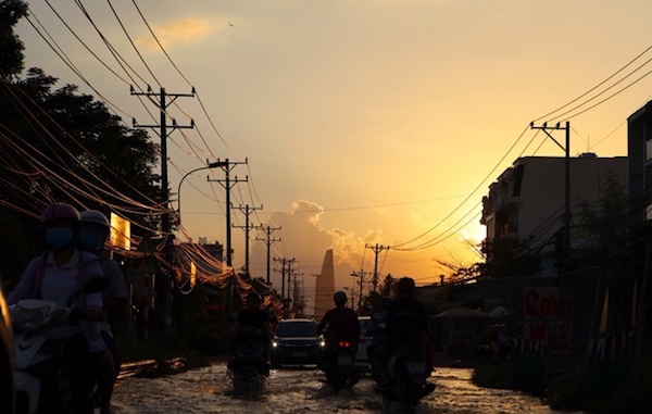 TP Hồ Chí Minh: Triều cường tiếp tục dâng cao, người dân chật vật lưu thông trên đường - Ảnh 6