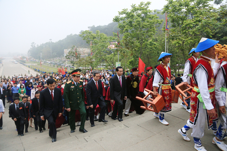 Chủ tịch nước Trần Đại Quang dâng hương tưởng nhớ các Vua Hùng - Ảnh 7