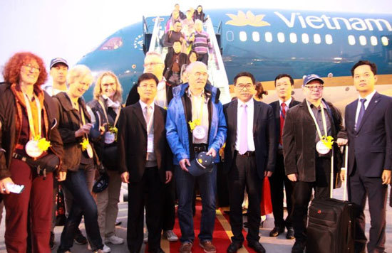 Du lịch Hà Nội đón vị khách quốc tế đầu tiên năm 2017 - Ảnh 1