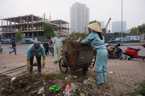 Quận Cầu Giấy giải quyết các điểm nóng lấn chiếm vỉa hè - Ảnh 4