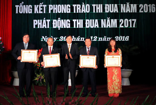 Hoàng Mai: Phát động thi đua, thực hiện thắng lợi các nhiệm vụ năm 2017 - Ảnh 2