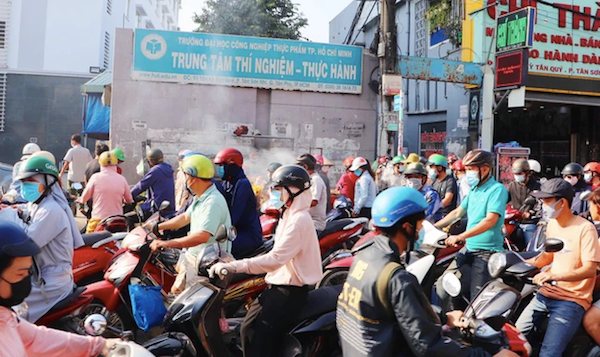 TP Hồ Chí Minh: Cá lóc nướng “cháy hàng” ngày vía Thần Tài - Ảnh 2